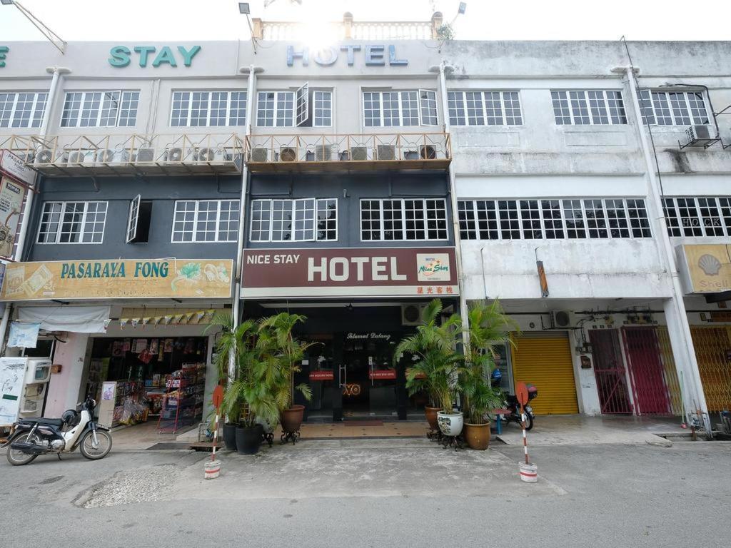 Nice Stay Hotel Raub Esterno foto